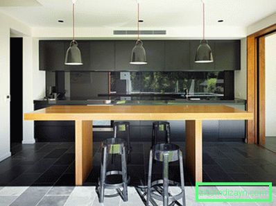 бар-маса-за-кухня-ремоделиране-модерни-черни Бар столове-с-дървени-кухня-маса